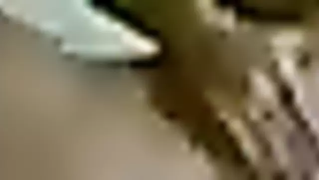 Танцующая узбечка с худым телом